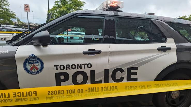 Police warn of active shooter near Salsa on St. Clair festival