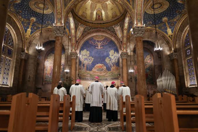 Israeli police prevent Catholic leaders from celebrating Palm Sunday Mass at church in Jerusalem