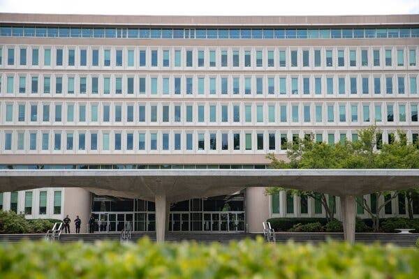 C.I.A. Officer Found With Gold Bars Said to Have Created Fake Spy Program