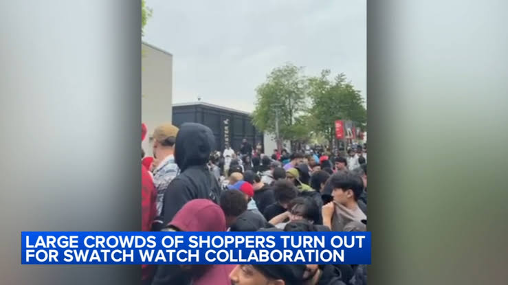 Hundreds line up at Oak Brook Center Mall for Swatch, Audemars Piguet Royal Pop Collection pocket watch, causing store closure