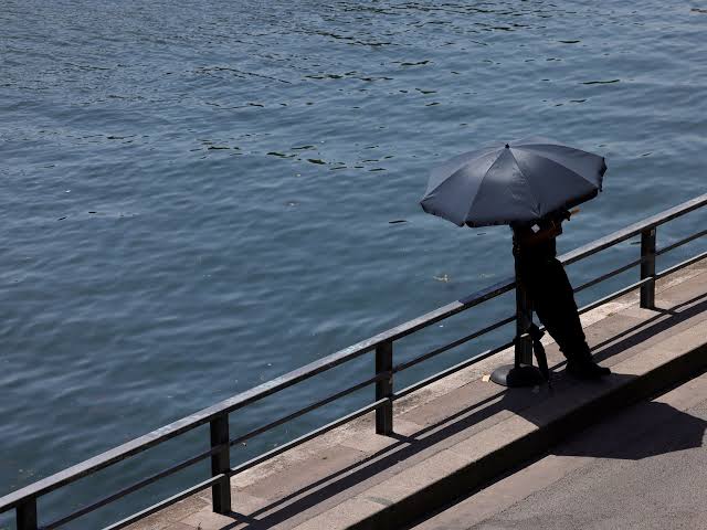 France records hottest-ever day as 40 drown trying to escape heatwave