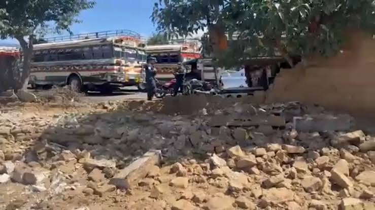 A 7.3 earthquake hits Mexico-Guatemala border with no major damage reported; at least 2 injured