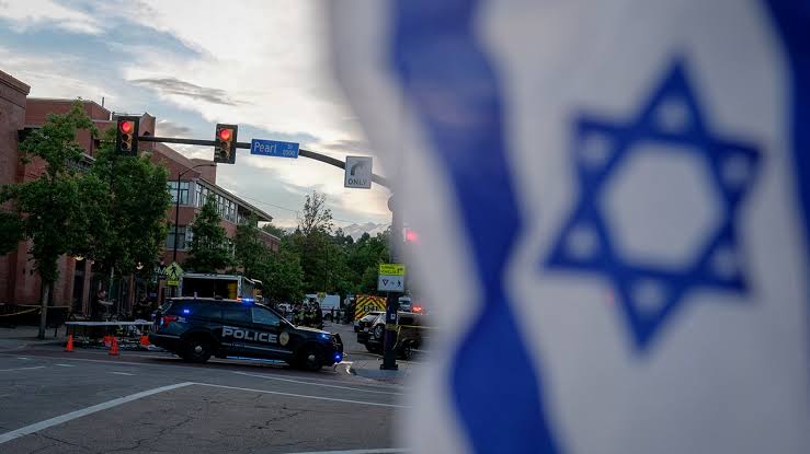 Suspect in custody after 2 men wounded in possible 'antisemitic stabbing' attacks: officials
