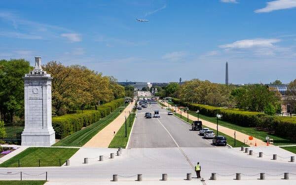 Trump Arch Will Need Red Lights, F.A.A. Says