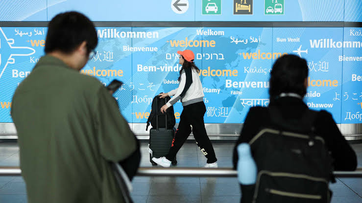 Airlines, hotels warn against Trump admin threat to international flights to 'sanctuary cities'