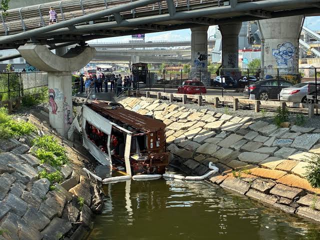 Boston duck boat crashes on the Cambridge side of Charles River