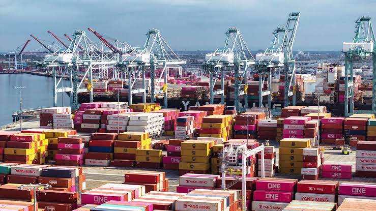 US economic growth slows unexpectedly in second quarter