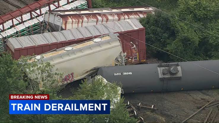 More than a dozen freight train cars derail in Bensalem; no hazmat leaks found