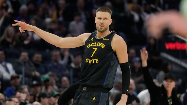Kristaps Porzingis agrees to 2-year, $40M deal with Warriors