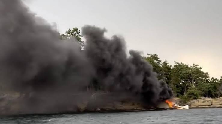 Multiple injured, 1 critically, after seaplane with 11 aboard crashes off coast of Washington state