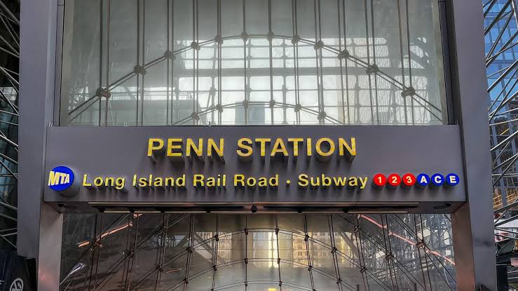5 stabbed at New York City's Penn Station, suspect in custody: Sources