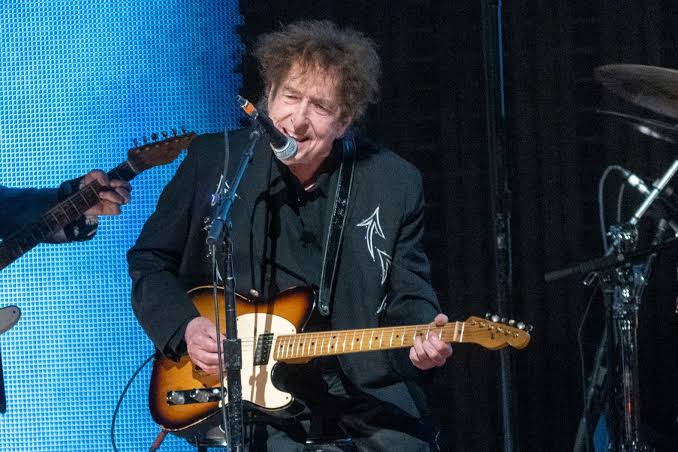 Bob Dylan Hired a New Guitar Player, but Big Questions Linger
