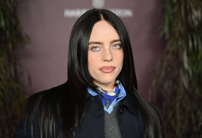 Billie Eilish Debuts Her Shortest Hair in Months With a Retro-Inspired Style