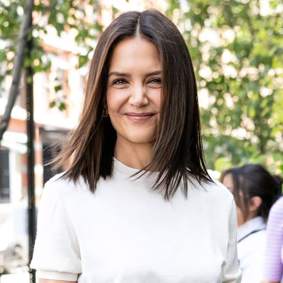 Katie Holmes enjoys a shopping day in NYC with her rumored hot boyfriend