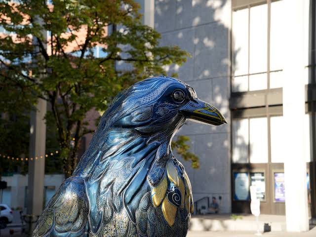 Portland woke to giant, brilliantly colored crows lining the streets — and there’s a beautiful reason why