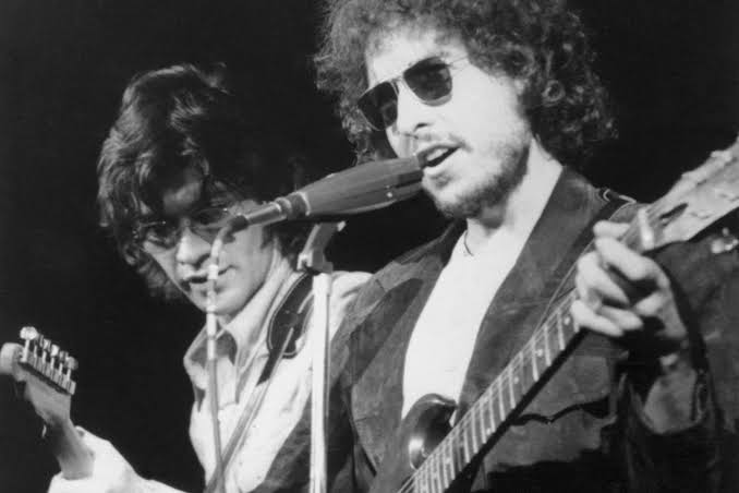 All 35 Guitarists Who Ever Played in Bob Dylan’s Band