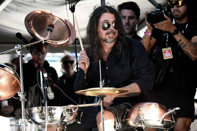It was hard to love the Foo Fighters during their headlining BottleRock set