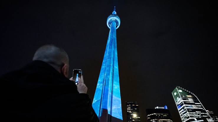 300 people, 75 projectors, 1 night: Inside Drake's audacious CN Tower light show