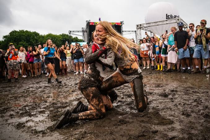 Lollapalooza Day 3 Brings Olivia Dean, More Rain — And Lesbian Mud Wrestling