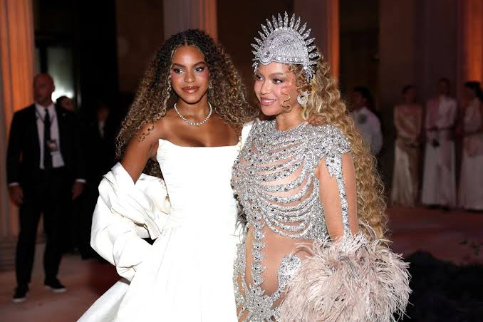 Blue Ivy, 14, Looks Like Mom Beyoncé With Waist-Length Blonde Curls as She Performs With Dad Jay-Z