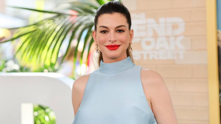 Anne Hathaway reinvents maternity style on the red carpet in unexpected low-rise jeans