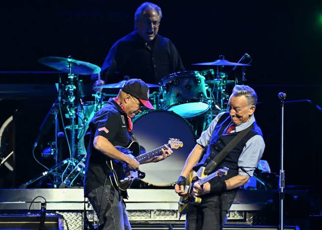 Bruce Springsteen calls out the White House and announces a protest festival