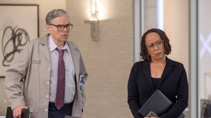 'Chicago Med' Boss & Jessy Schram Break Down Sharon's 'Terrifying Look' and Hannah & Dean's Future