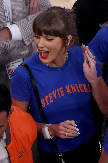 Taylor Swift makes surprise NBA Finals appearance with Haim sisters