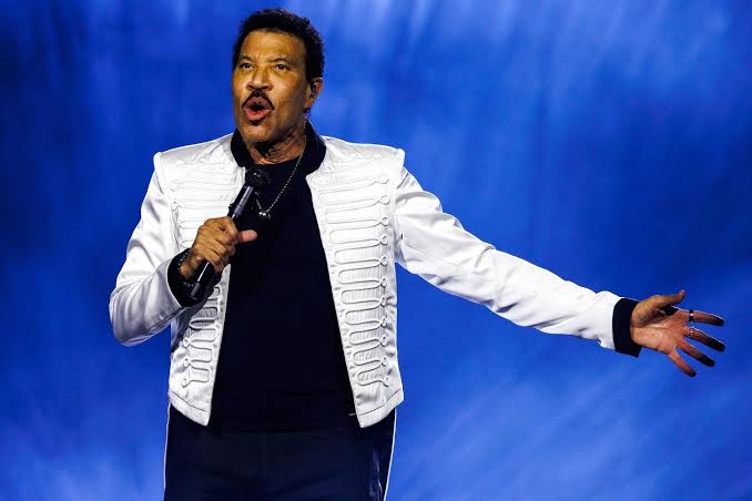 Lionel Richie hospitalized after medical incident forced concert to end early