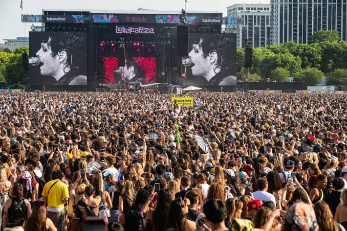 Lollapalooza Kicks Off With Heat, John Summit, Lorde And A Ferris Wheel
