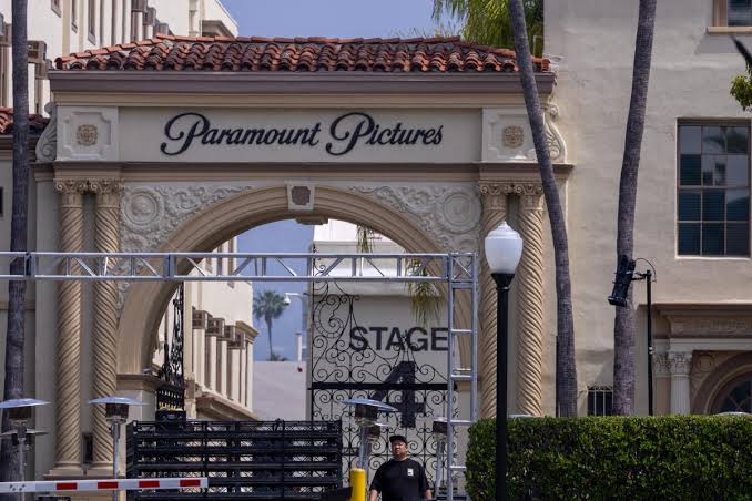 Paramount offers to briefly delay Warner Bros. merger as court battle heats up