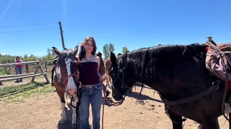 26-year-old quit her corporate job to become a seamstress at Yellowstone National Park for $19.25/hour