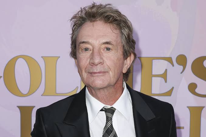 Martin Short Reflects on Losing His Brother, Mother and Father by Age 21: ‘Life Changed Completely’