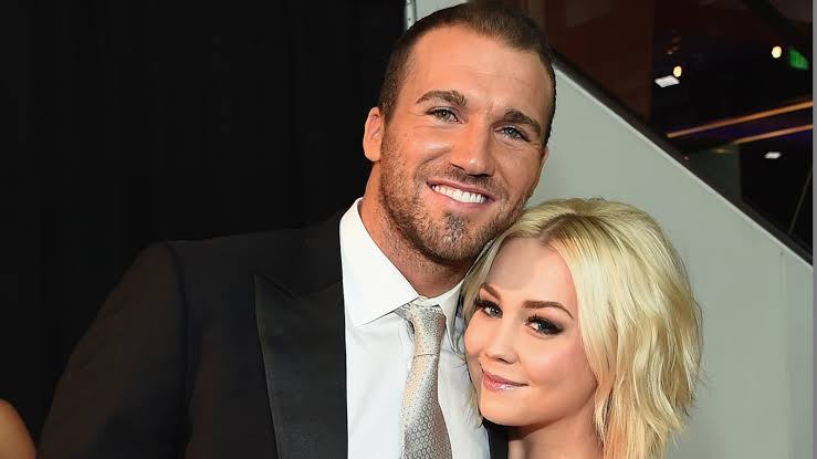 ‘The Voice’ Star to Divorce Husband of 10 Years