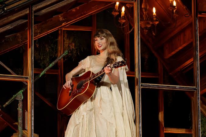 Taylor Swift Is Coming Back to Country Radio
