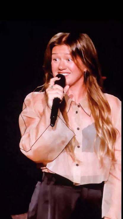 Kelly Clarkson Jokes About Getting Fired by NBC Despite Show’s End: ‘I Don’t Work There Anymore’