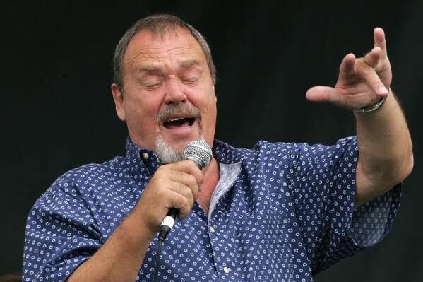 David Clayton-Thomas, powerhouse lead singer of Blood, Sweat & Tears, dies at 84
