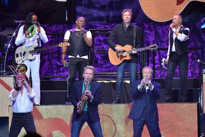 All the Eerie Parallels Between Earth, Wind & Fire and Chicago