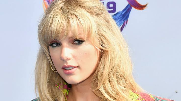 Taylor Swift Goes Gothic in Shocking Style 180 During Date Night With Travis Kelce