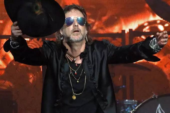 The Black Crowes’ Chris Robinson Booed After Mocking Fans’ ‘USA’ Chant