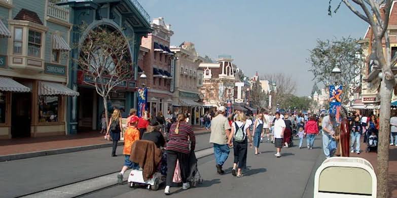 Disney Crowds Vanish, Theme Parks "Total Ghost Town" as Summer Begins