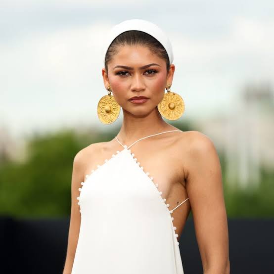 Zendaya Wore Earrings Older Than the Roman Empire to the London Photocall for ‘The Odyssey’