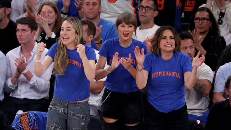 Mariska Hargitay Sprinted From Her Broadway Show to the Knicks Game: “I Love My Husband … but It Might Have Been the Greatest Night of My Life”