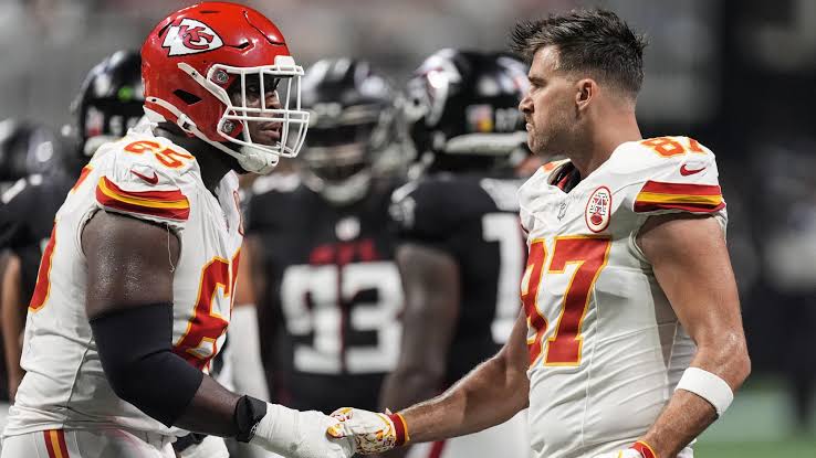 Chiefs Player's Sister Says She Caught Taylor Swift's Bouquet at Travis Kelce Wedding in Photo