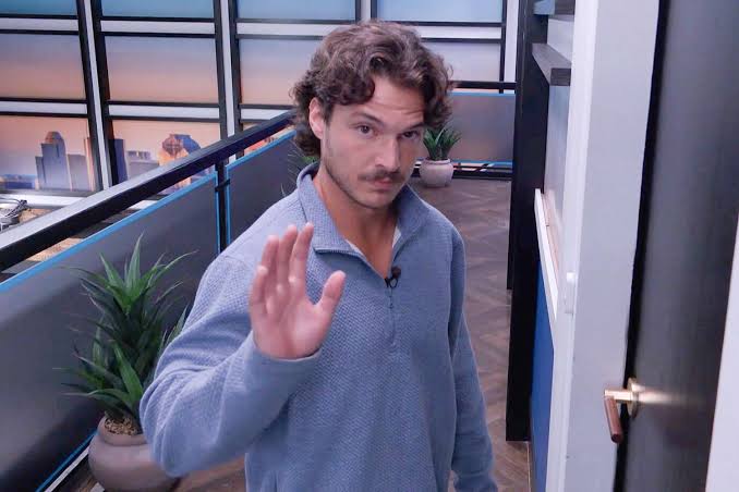 ‘Big Brother’ star Rome says Lyric wanted to send a message with exit kiss