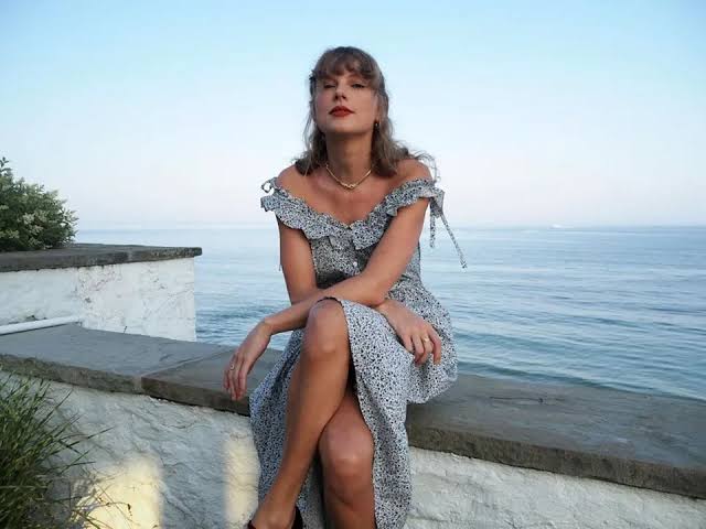 Guests gather at Taylor Swift’s Rhode Island home ahead of Travis Kelce wedding