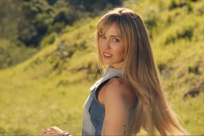 Miley Cyrus Receives a Message From Her Teenage Self in Emotional ‘Younger You’ Music Video: ‘Don’t Forget About Me’