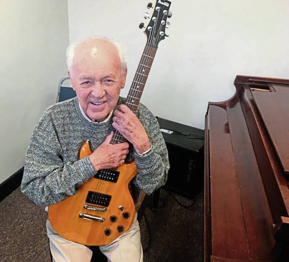 Joe Negri, jazz guitar virtuoso and Mr. Rogers’ ‘Handyman,’ dies at nearly 100