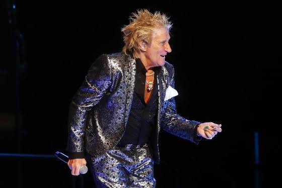 Rod Stewart pauses Utah concert after nearly fainting onstage