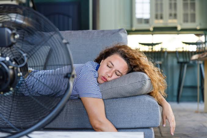 Doctors share what sleeping with a fan on does to your body and health